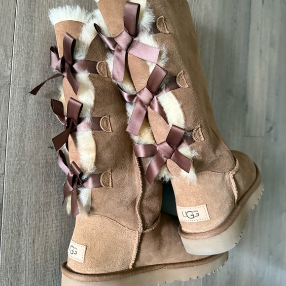 UGG Chestnut Bailey Bow Tall II Boots - Picture 4 of 8